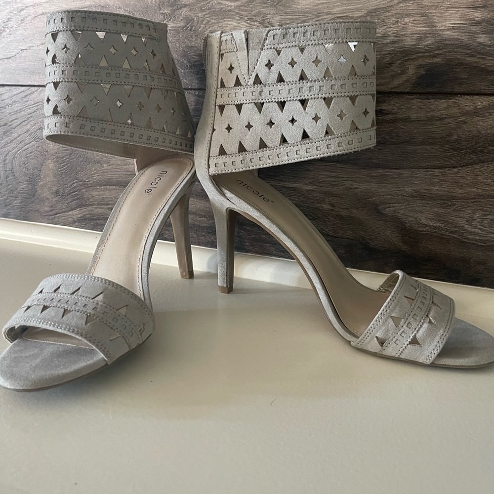 Nicole Bethany grey cuffed cut out high heel sandals 8.5